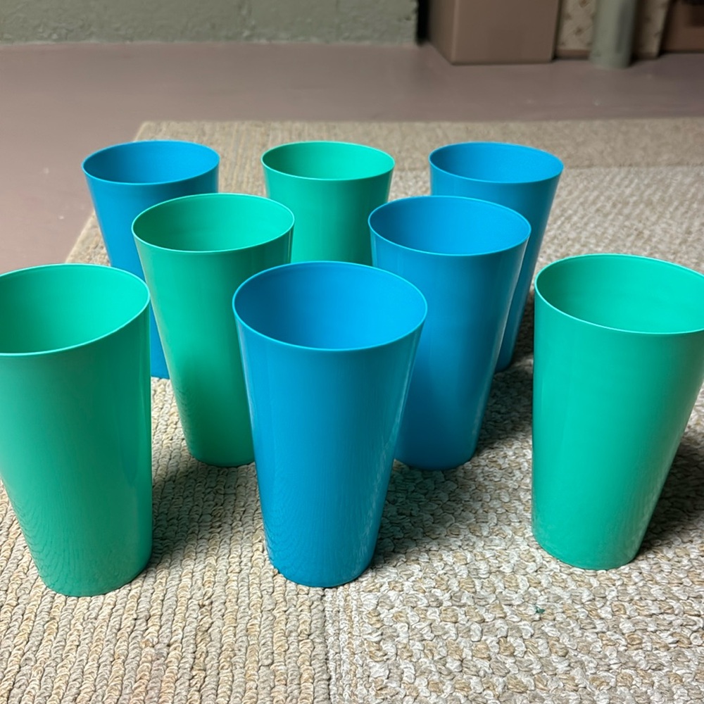 Multicolor cups (8)